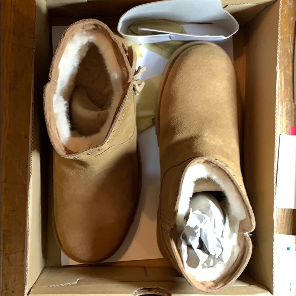 Uggs K Cindy kids size 3. NIB - Picture 2 of 4